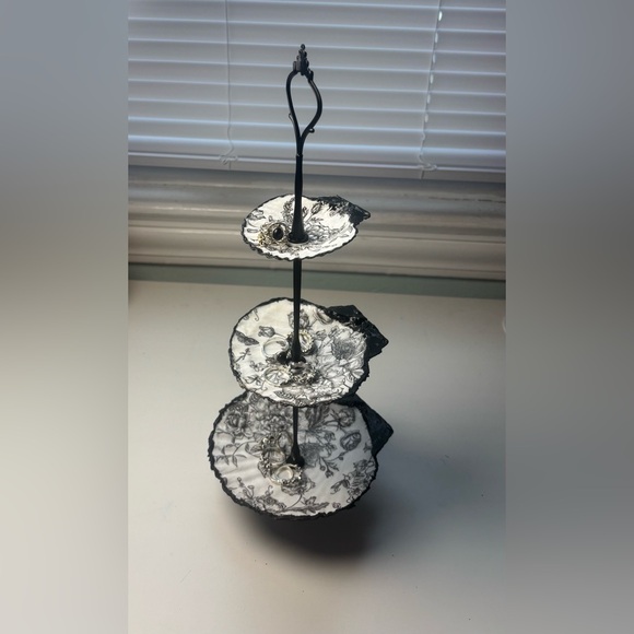Handmade 3 Tier Scallop Shell Jewelry Stand With Black Rose Decoupage design - Picture 6 of 9